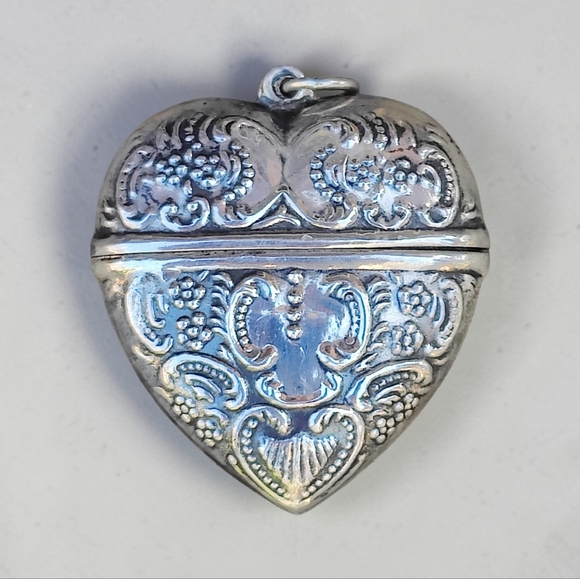 Huge Vintage Sterling Heart Locket? Pendant - Picture 2 of 6